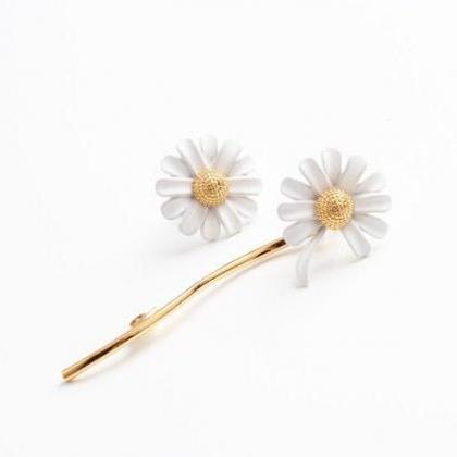 Elegant White Daisy Drop Earrings | Asymmetric..