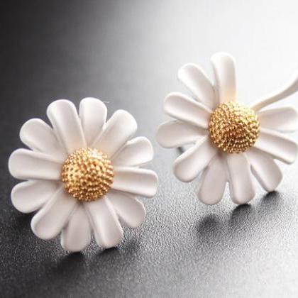 Cute Daisy Stud Earrings | Handmade Earrings |..