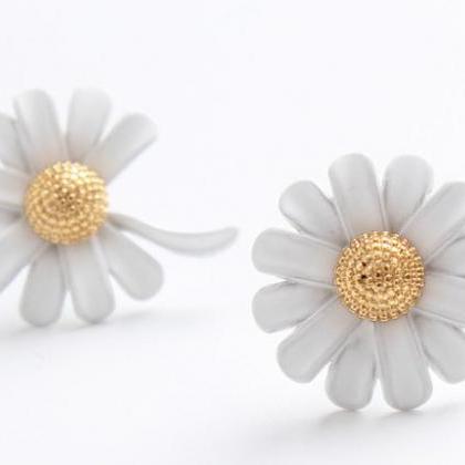 Cute Daisy Stud Earrings | Handmade Earrings |..