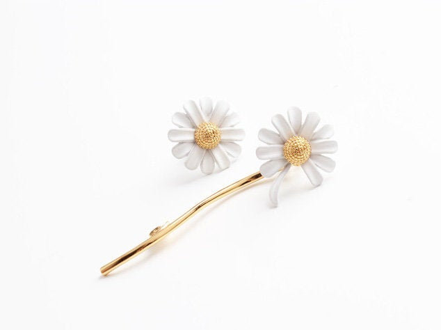 Elegant White Daisy Drop Earrings | Asymmetric Earrings| Handmade Earrings | White Daisy Earrings | Bridesmaids Gifts | Daisy Dangle