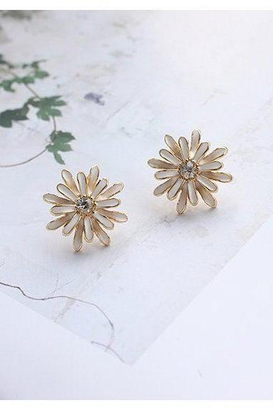 Classic Daisy Earrings | Korean Style Earrings | Flower Jewelry | Classic Earrings | Simple Stud Earrings | EverydayJewelry | Earrings